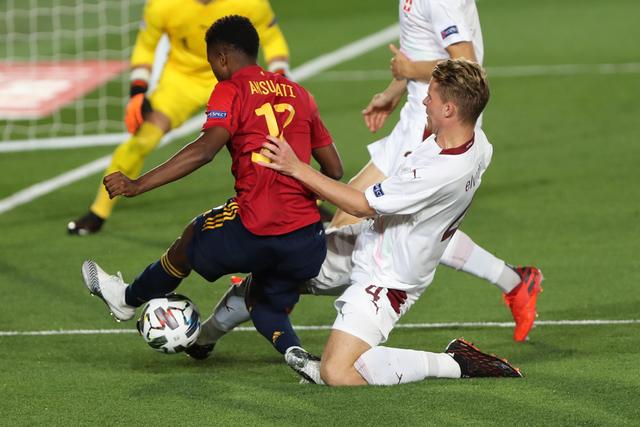 亚马尔上赛季踢50场仅伤缺1场 本赛季已2次受伤